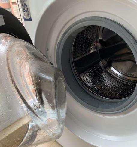 西门子洗衣机排水管清洗指南（简单有效的清洗方法）
