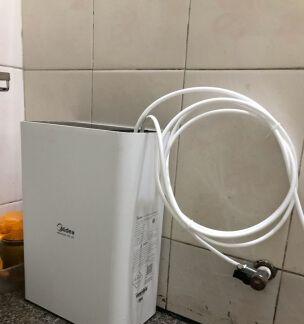 解决净水器无法进入水箱的问题的方法（简单实用的解决方案）