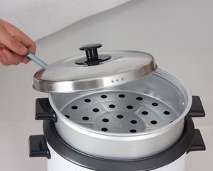 电饭煲蒸笼异味问题解决方法（如何有效去除电饭煲蒸笼异味）