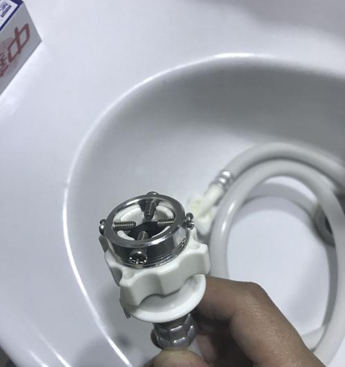 洗衣机接水龙头的正确方法（学会正确操作）