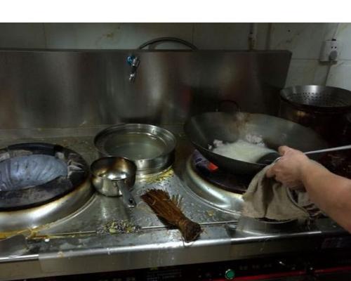 食堂燃气灶回火处理方法（如何安全有效地处理食堂燃气灶回火问题）