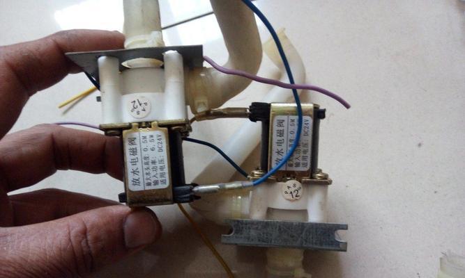 解决净水器冷水阀漏水的方法（修复家用净水器冷水阀的简单技巧）