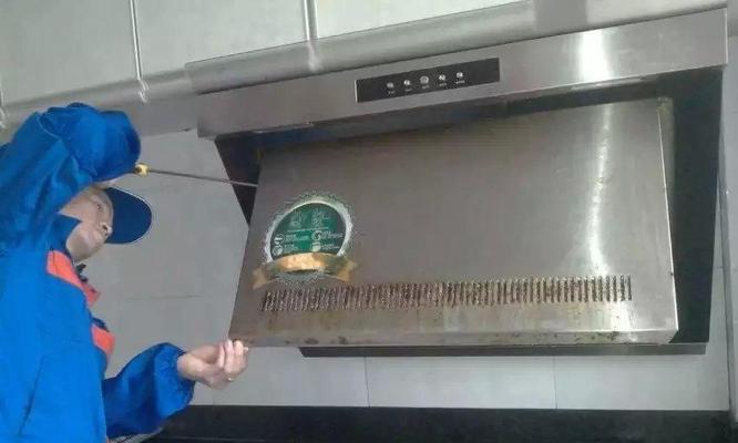 如何正确清洗油烟机（轻松掌握清洗油烟机的技巧）