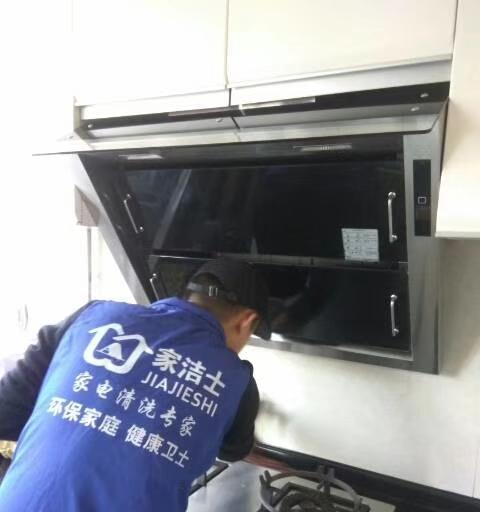 如何清洗油烟机——保持家居空气清新的小技巧（以沙发怎么清洗油烟机为例）