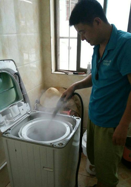 洗衣机水箱清洗的正确方法（轻松学会清洗洗衣机水箱，确保家居卫生）