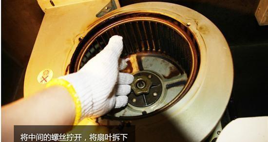 如何正确清洗豪杰油烟机（全面指南，让你的油烟机焕然一新）