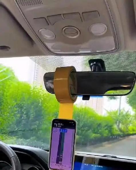 手机背面拍照支架安装方法是什么？