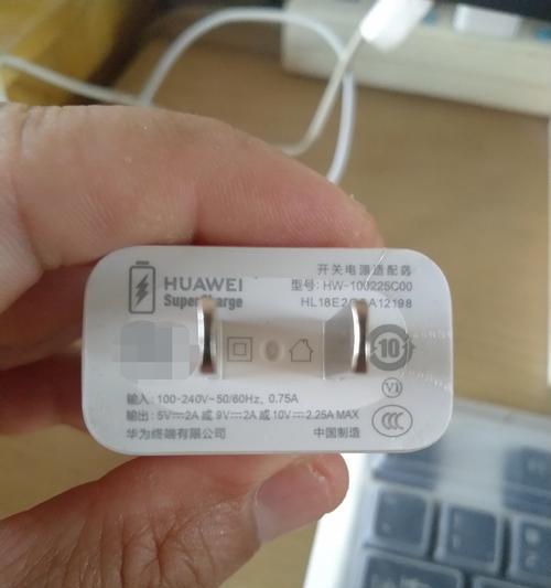 手机充电器定位功能如何启用？使用时应注意什么？