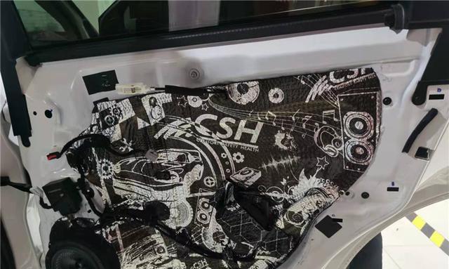 锐界汽车音响主机的安装位置在哪里？如何操作？