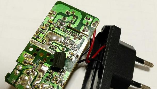 电脑电源插头融化的原因是什么？如何防止电源插头融化？