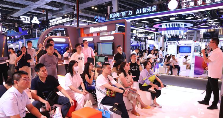 卓繁信息集团闪耀 2025 世界人工智能大会